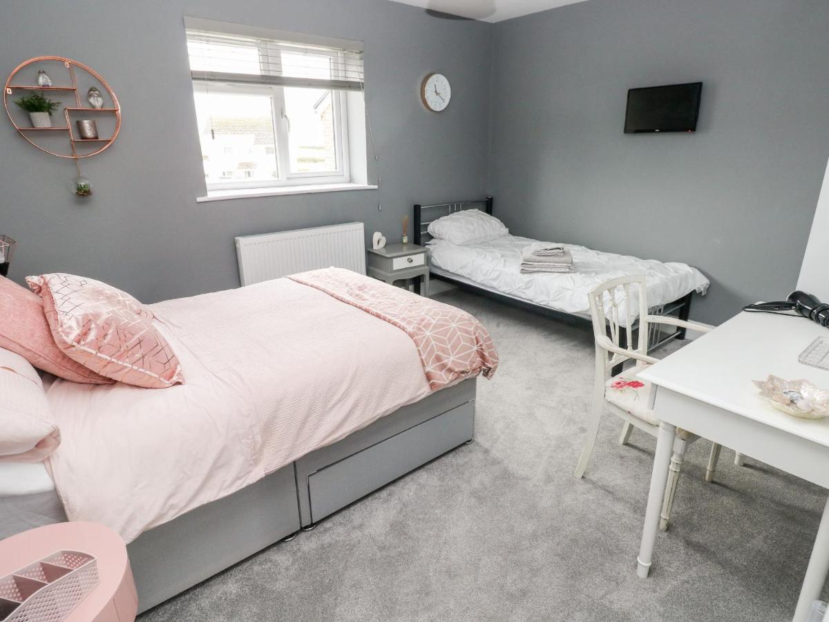 9 Pilgrims Way Villa Roch Kültér fotó