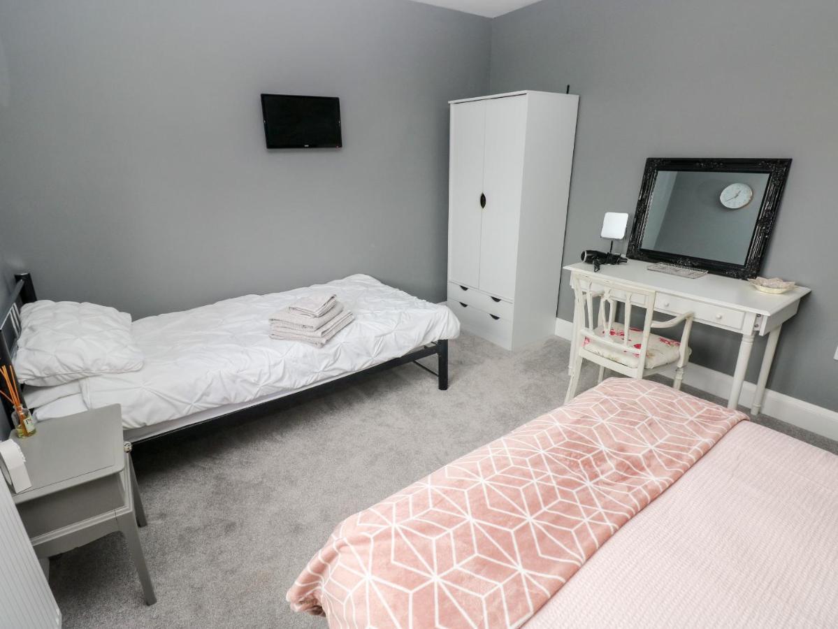 9 Pilgrims Way Villa Roch Kültér fotó